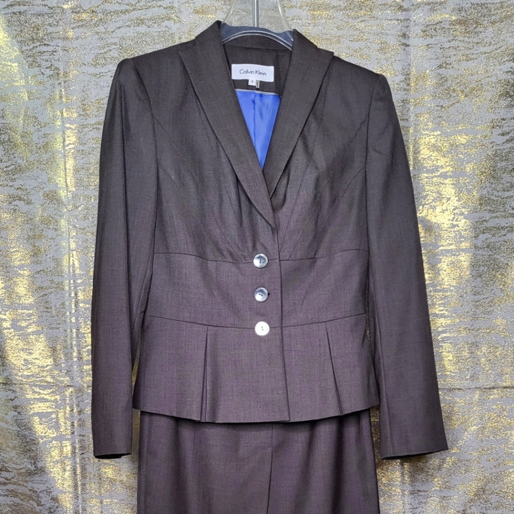 Calvin Klien Gray Blazer Skirt set size 2